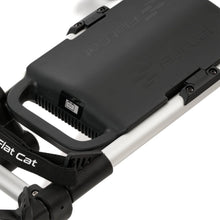 Lade das Bild in den Galerie-Viewer, FlatCat Touch 3.0 Sonderpreis EUR 2.680.- das perfekte stabile  E- Trolley inkl Score- &amp; Schirmhalterung! EUR 2.680.-

